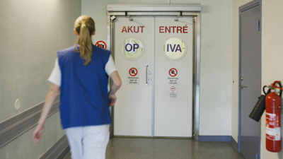 Bild på medicintekniker på väg till akuten