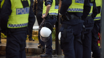 En grupp poliser.